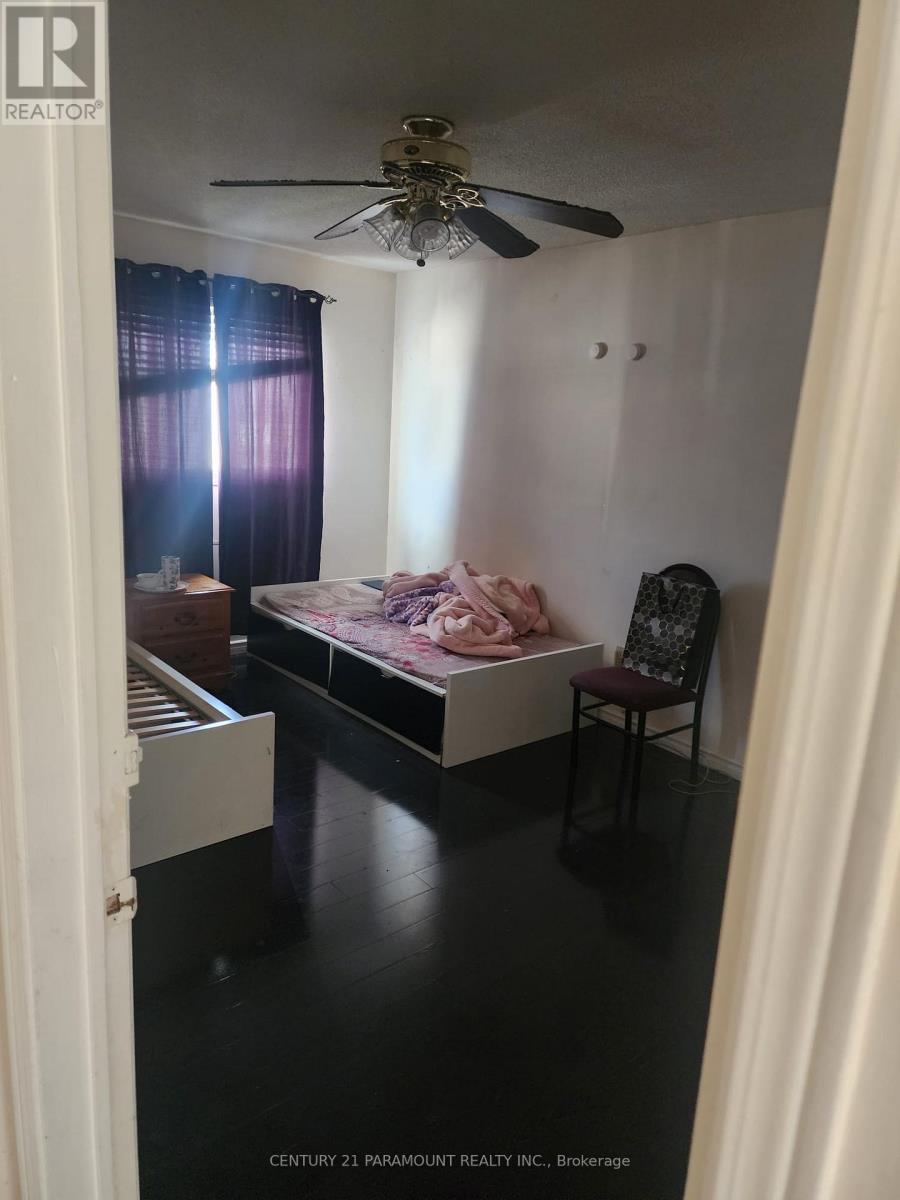 17 Timberlane Drive, Brampton, Ontario  L6Y 3Y6 - Photo 5 - W13029510