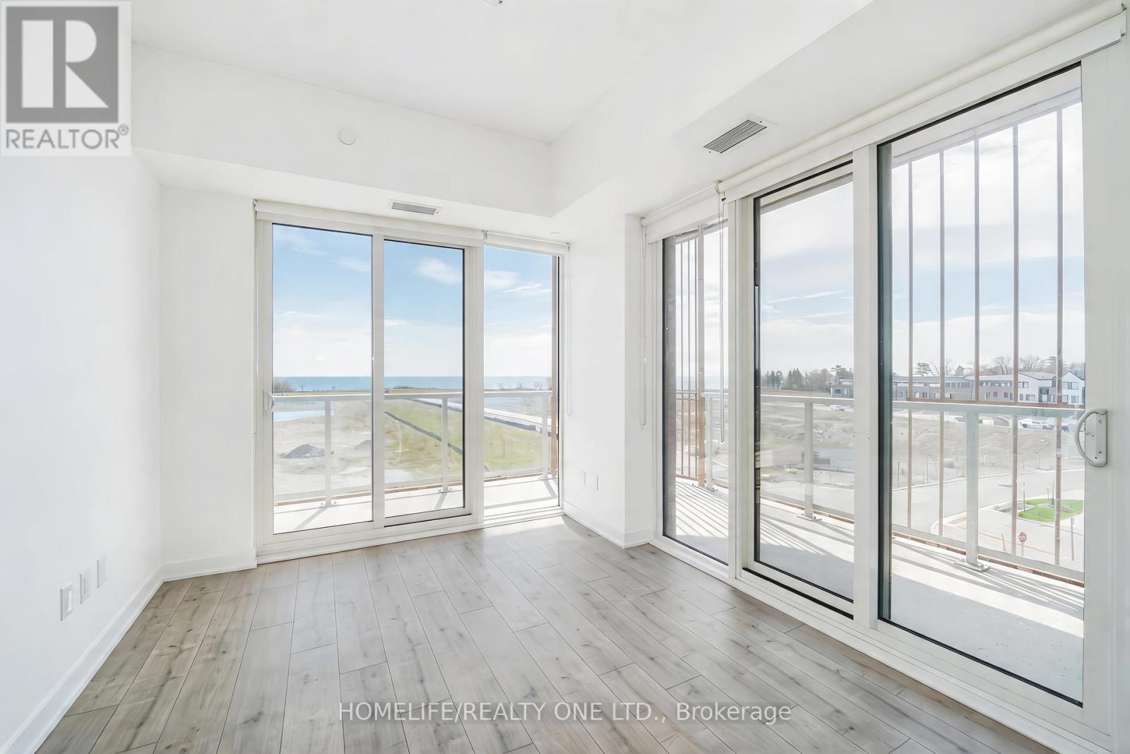 421 - 220 Missinnihe Way, Mississauga, Ontario  L5H 0A9 - Photo 3 - W12977652