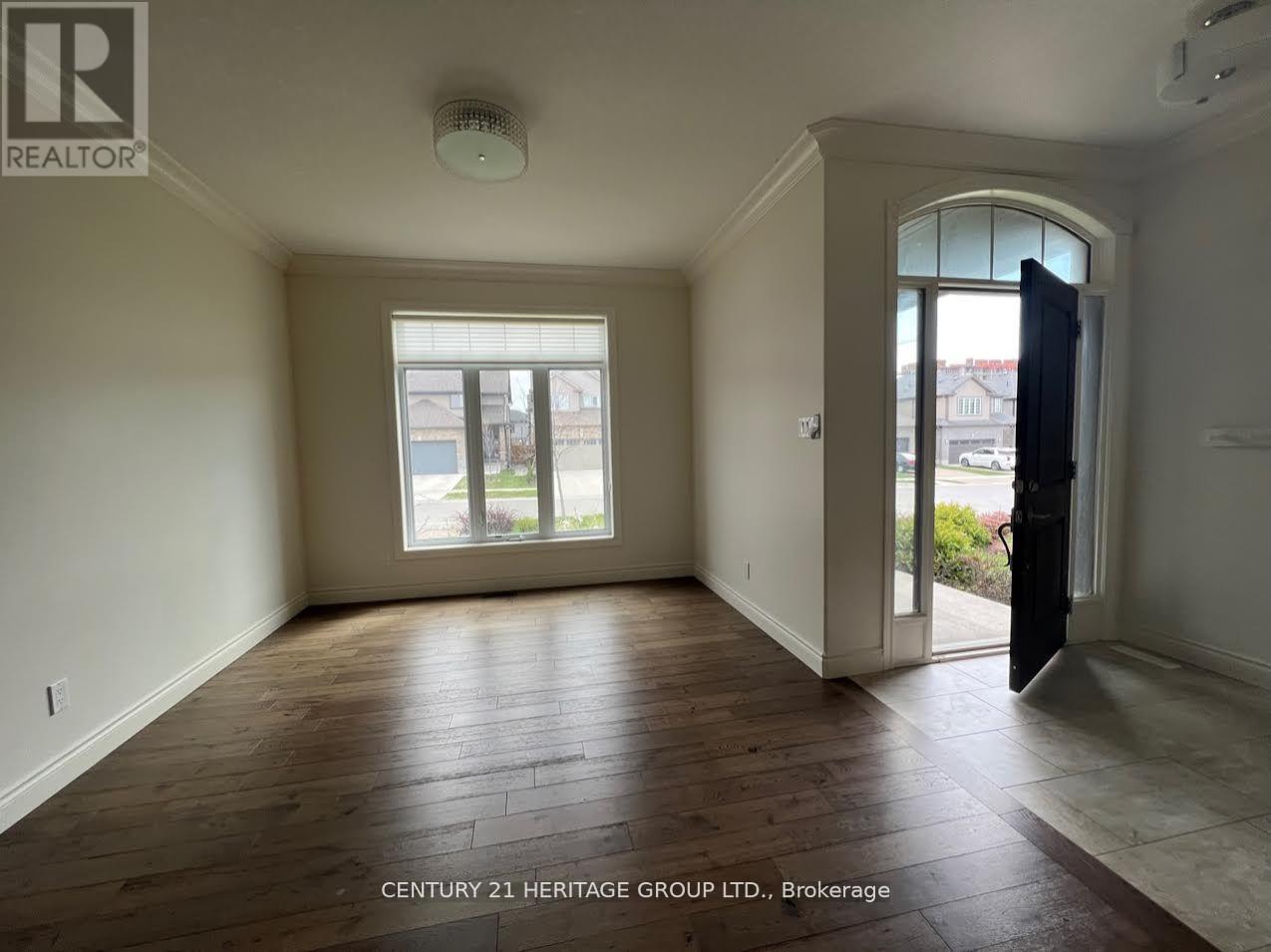 3547 Singleton Avenue, London South, Ontario  N6L 0C2 - Photo 2 - X12379096