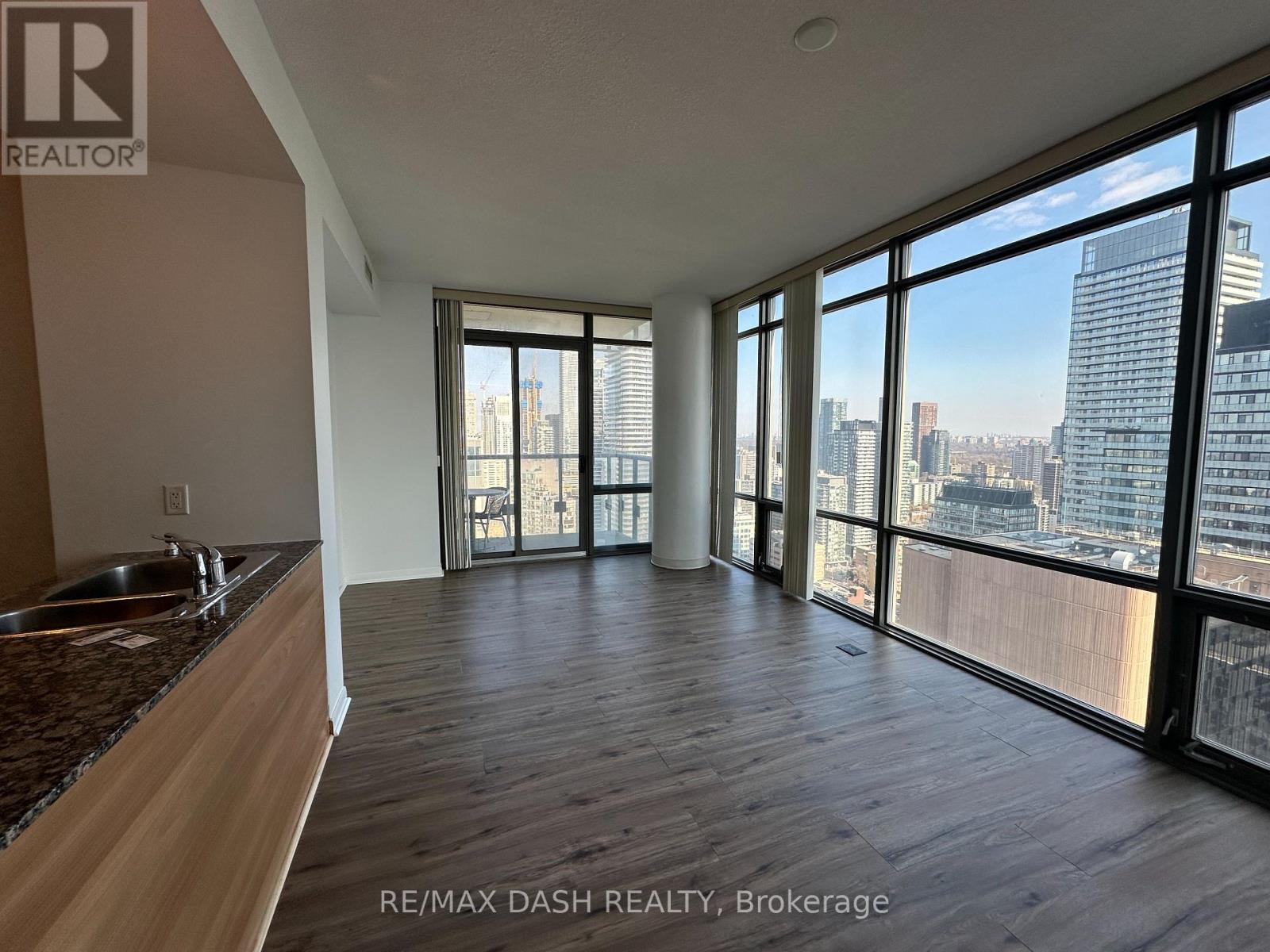 3707 - 38 Grenville Street, Toronto, Ontario  M4Y 1X4 - Photo 17 - C12883140