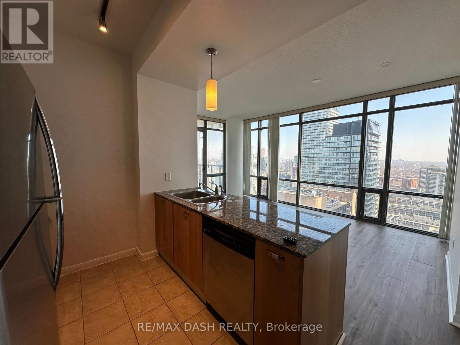 3707 - 38 Grenville Street, Toronto, Ontario  M4Y 1X4 - Photo 21 - C12883140