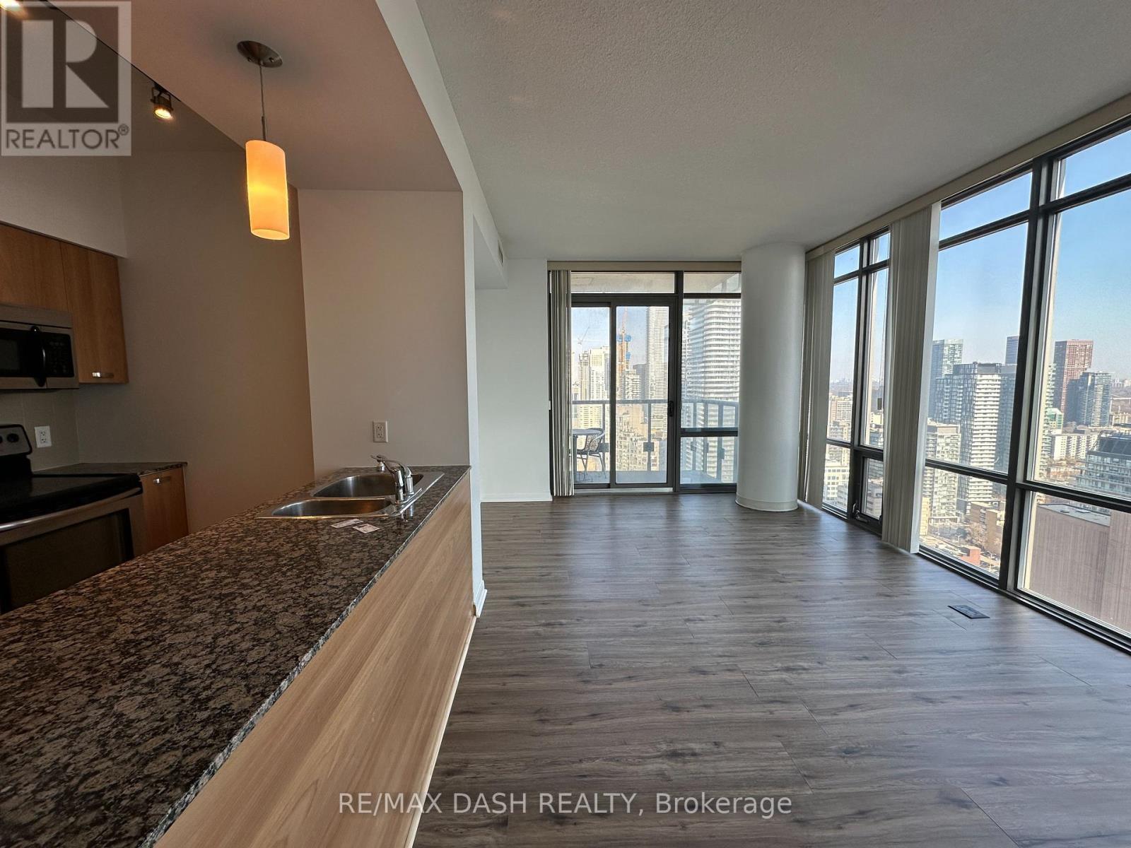 3707 - 38 Grenville Street, Toronto, Ontario  M4Y 1X4 - Photo 18 - C12883140