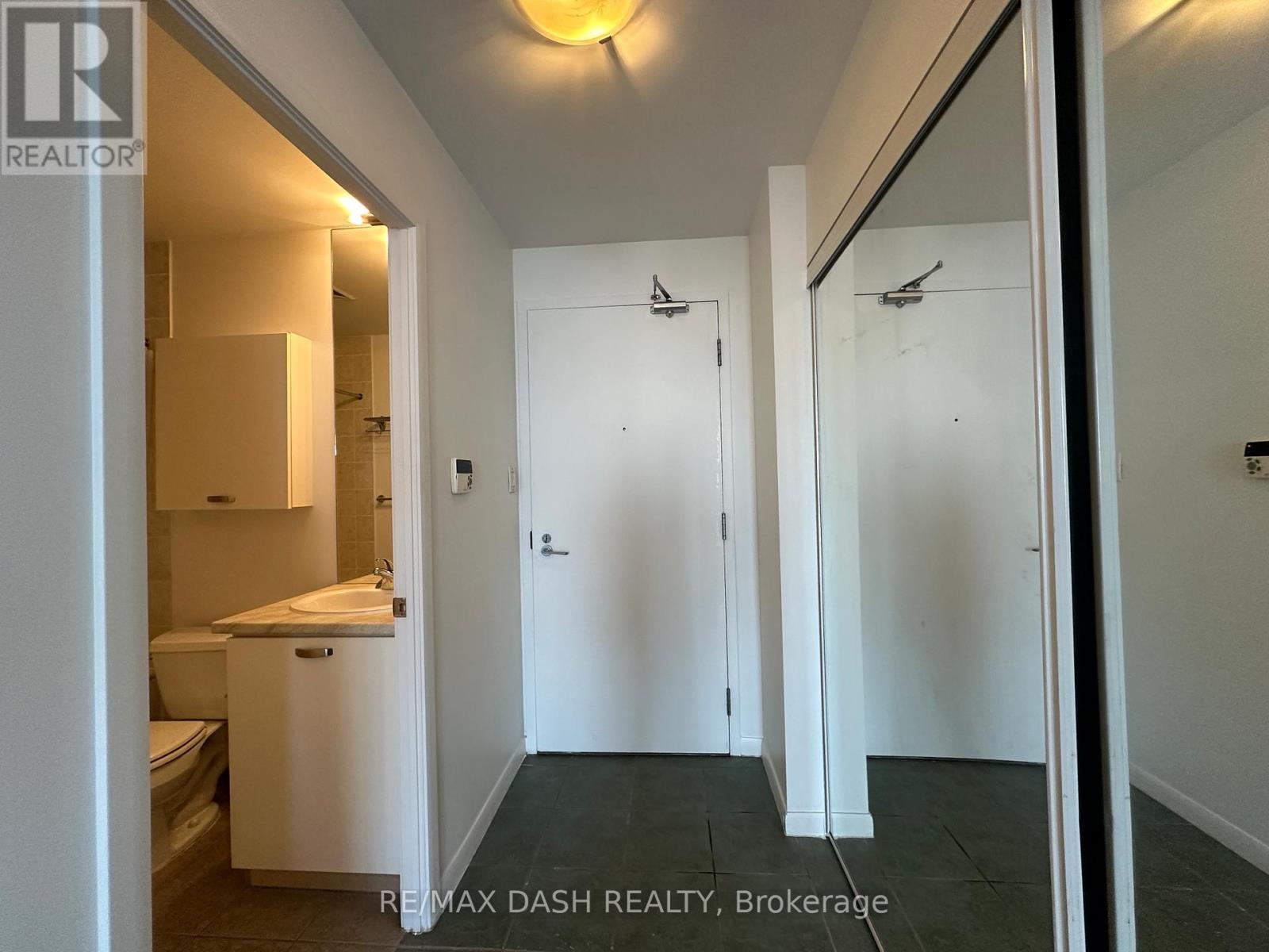 3707 - 38 Grenville Street, Toronto, Ontario  M4Y 1X4 - Photo 27 - C12883140