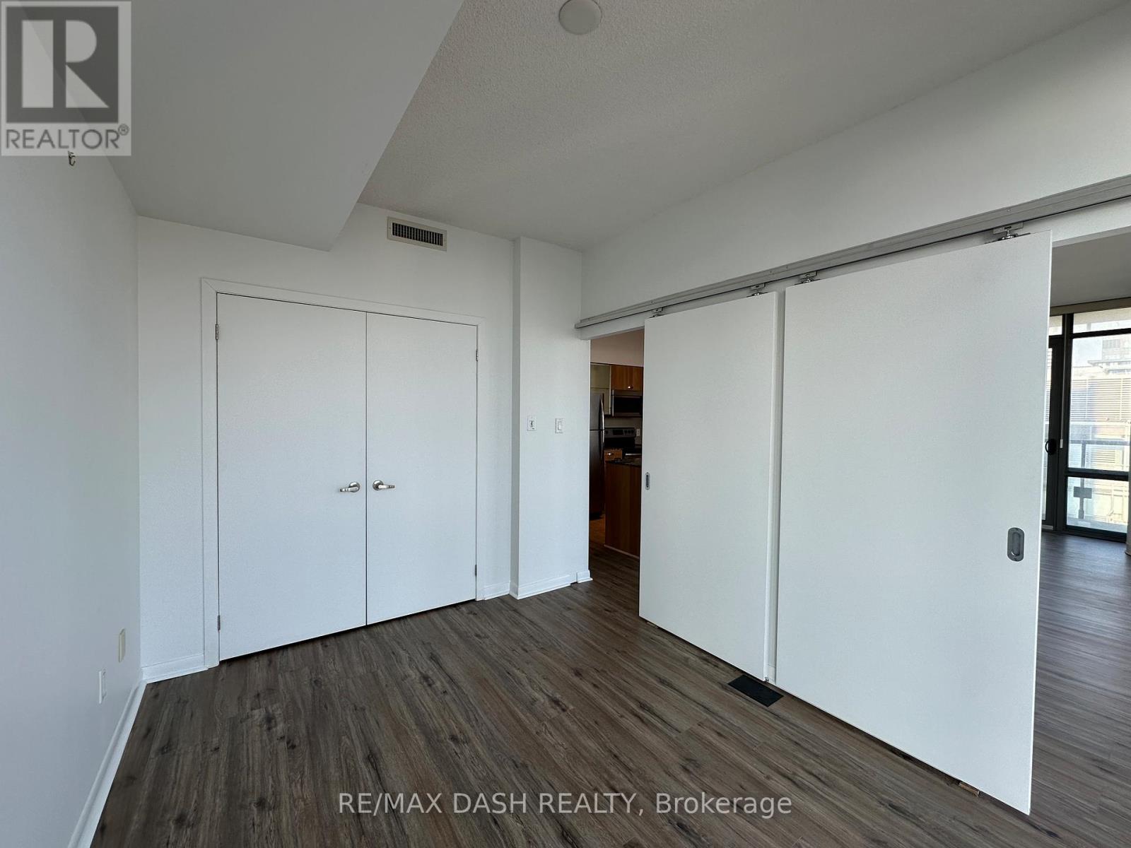 3707 - 38 Grenville Street, Toronto, Ontario  M4Y 1X4 - Photo 9 - C12883140