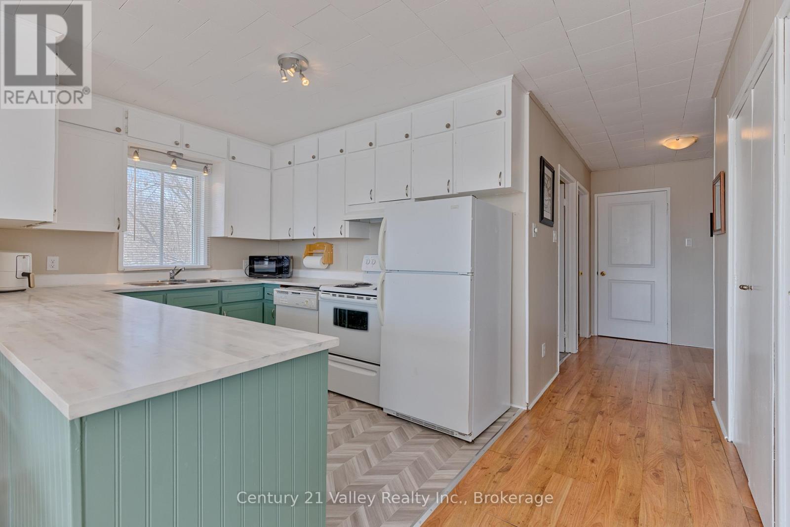 636 Mill Street, Greater Madawaska, Ontario  K0J 1H0 - Photo 45 - X12922572