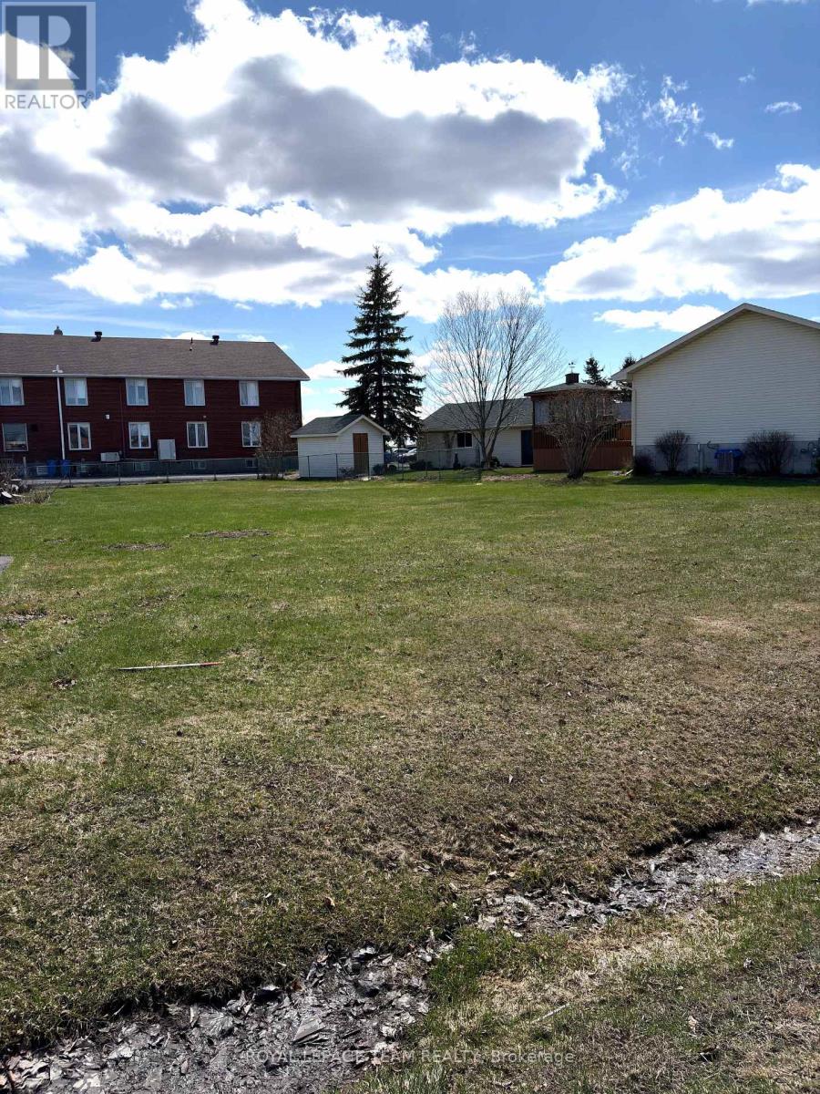 94 Simcoe Street, South Stormont, Ontario  K0C 1P0 - Photo 1 - X13030384