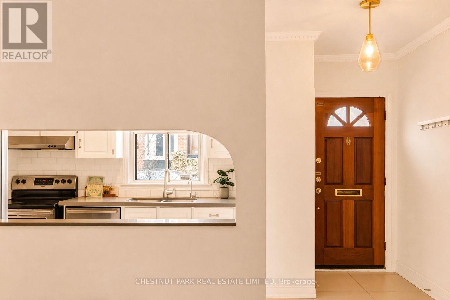 25 Bishop Street, Toronto, Ontario  M5R 1N3 - Photo 4 - C13030380