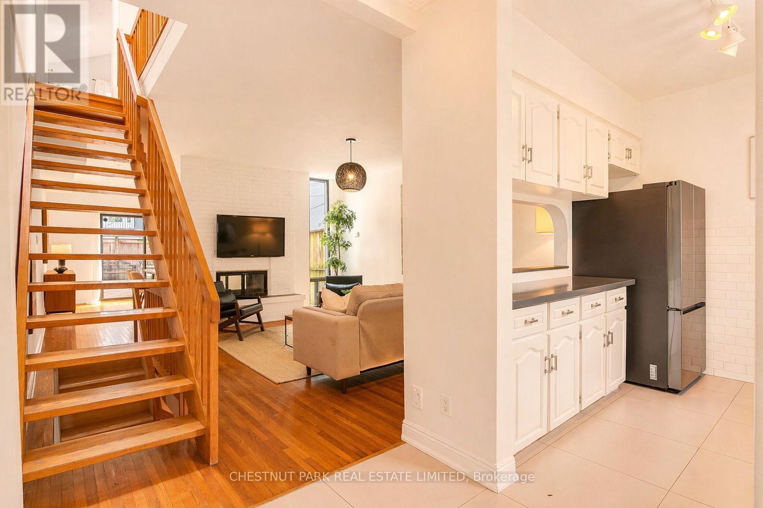 25 Bishop Street, Toronto, Ontario  M5R 1N3 - Photo 5 - C13030380