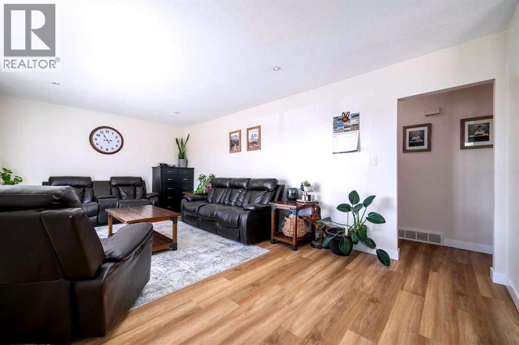 4821 56 Avenue, Taber, Alberta  T1G 1E4 - Photo 4 - A2303865