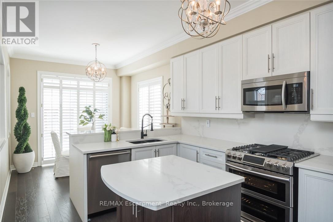 2454 Longridge Crescent, Oakville, Ontario  L6H 6N8 - Photo 16 - W12925374