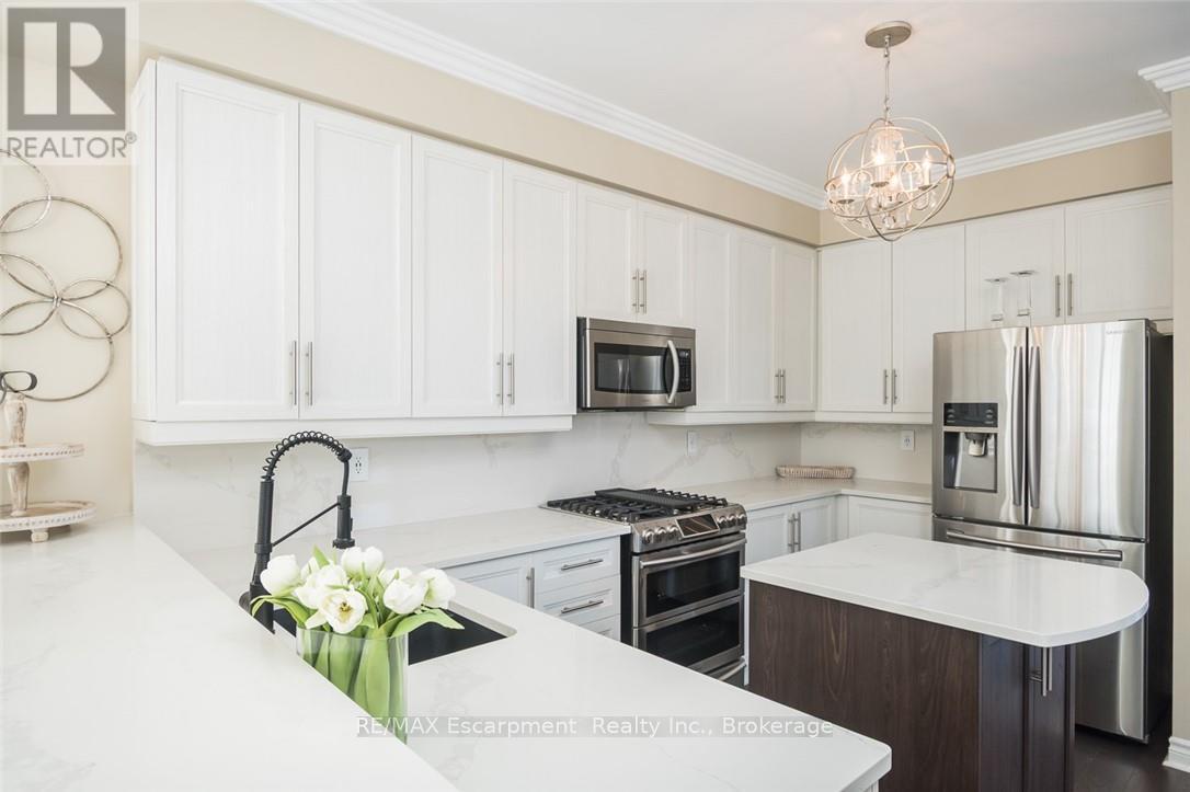 2454 Longridge Crescent, Oakville, Ontario  L6H 6N8 - Photo 17 - W12925374