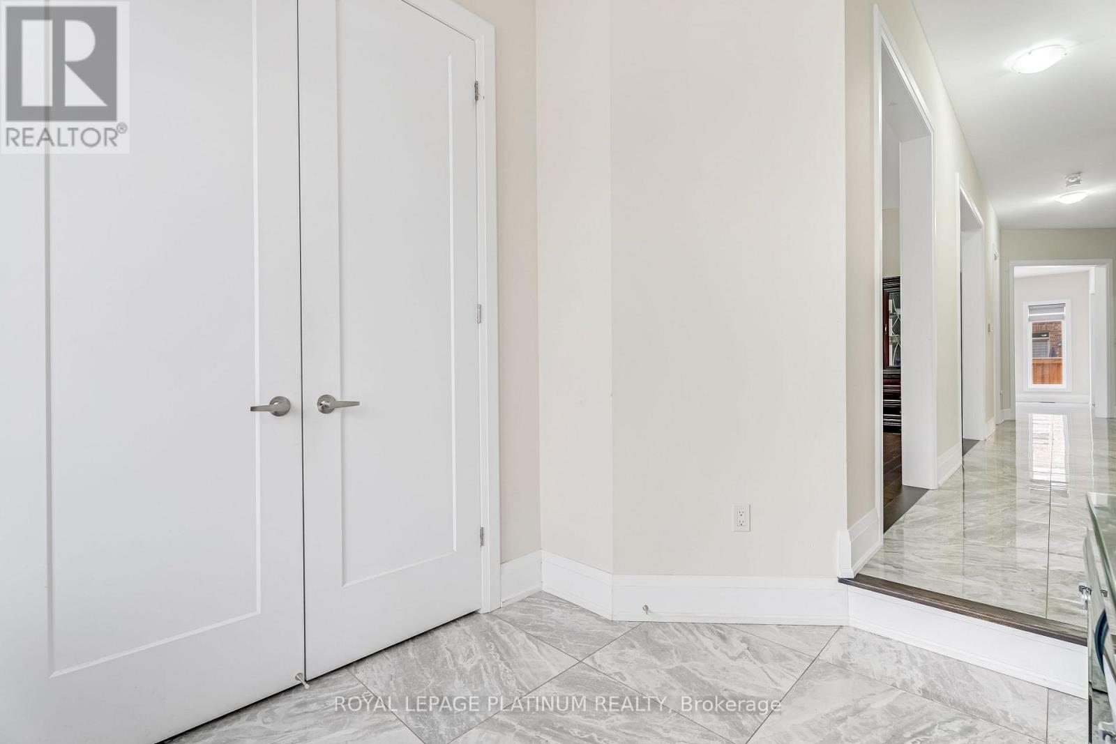 49 Westlake Crescent, Bradford West Gwillimbury, Ontario  L3Z 4K4 - Photo 4 - N13030370