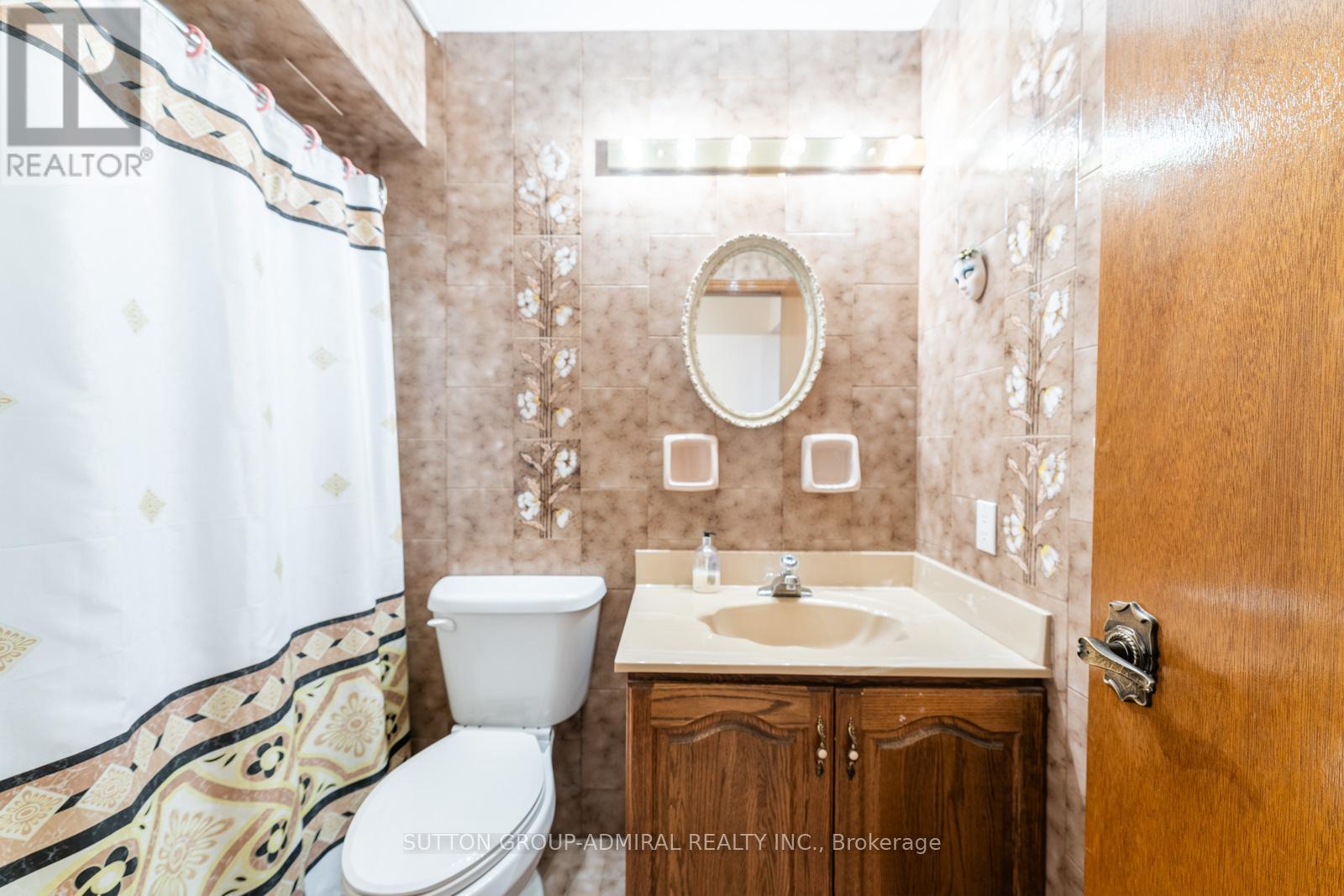 48 Weldrick Road W, Richmond Hill, Ontario  L4C 3T8 - Photo 11 - N13030394