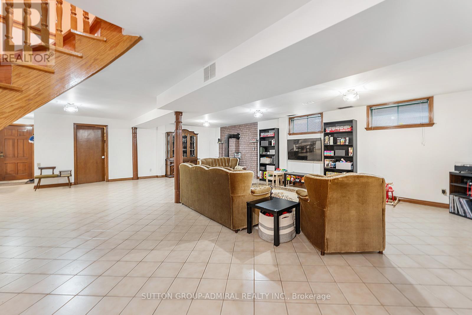 48 Weldrick Road W, Richmond Hill, Ontario  L4C 3T8 - Photo 25 - N13030394