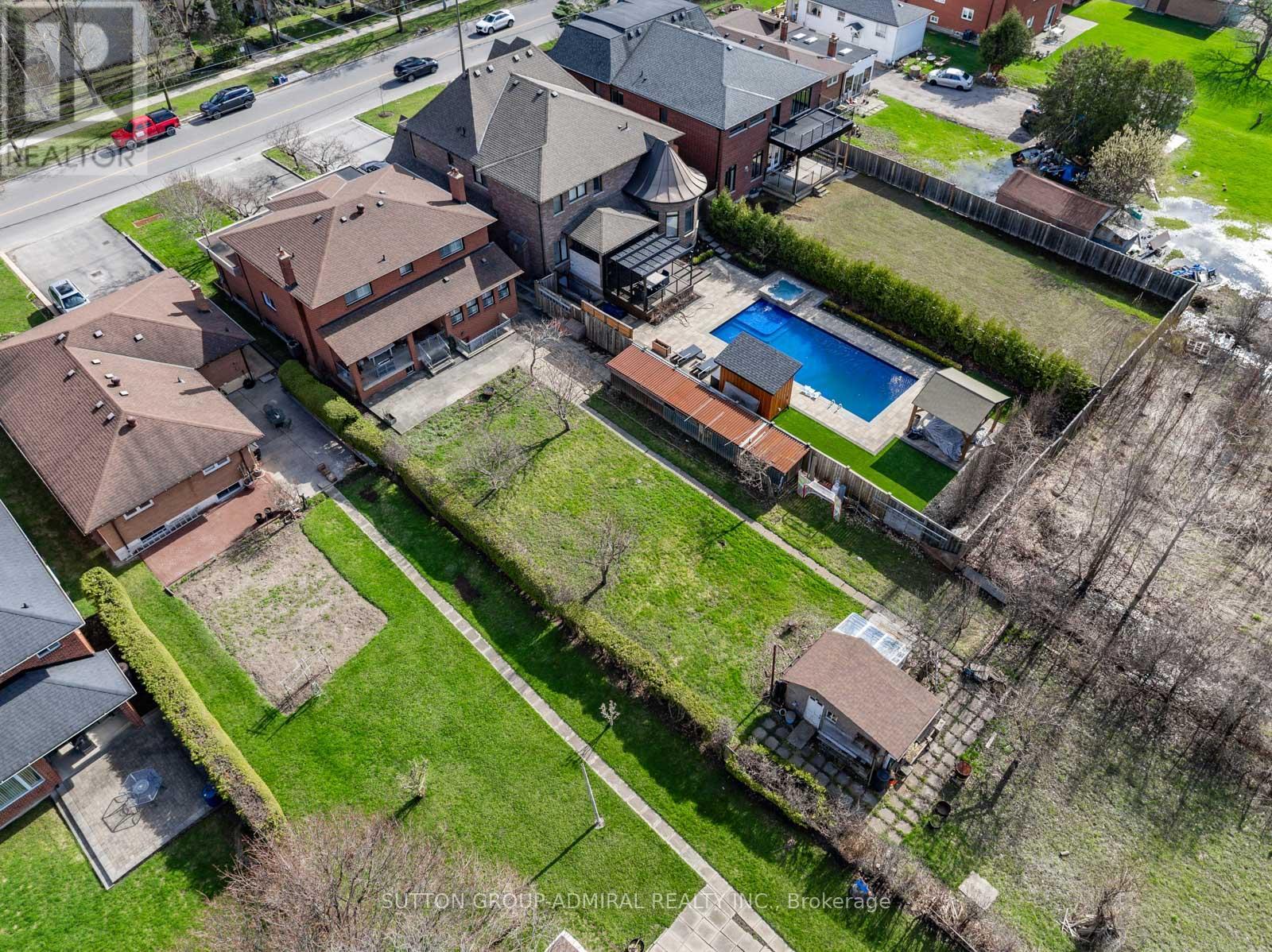 48 Weldrick Road W, Richmond Hill, Ontario  L4C 3T8 - Photo 38 - N13030394