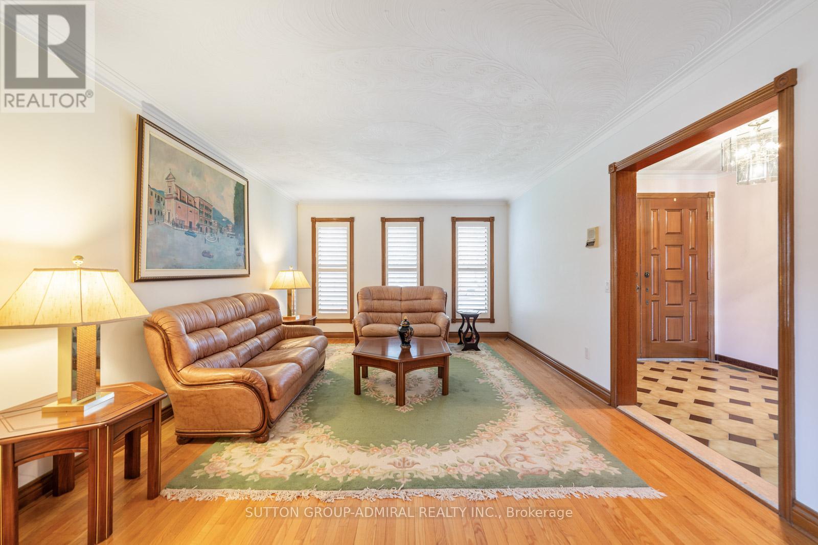 48 Weldrick Road W, Richmond Hill, Ontario  L4C 3T8 - Photo 5 - N13030394