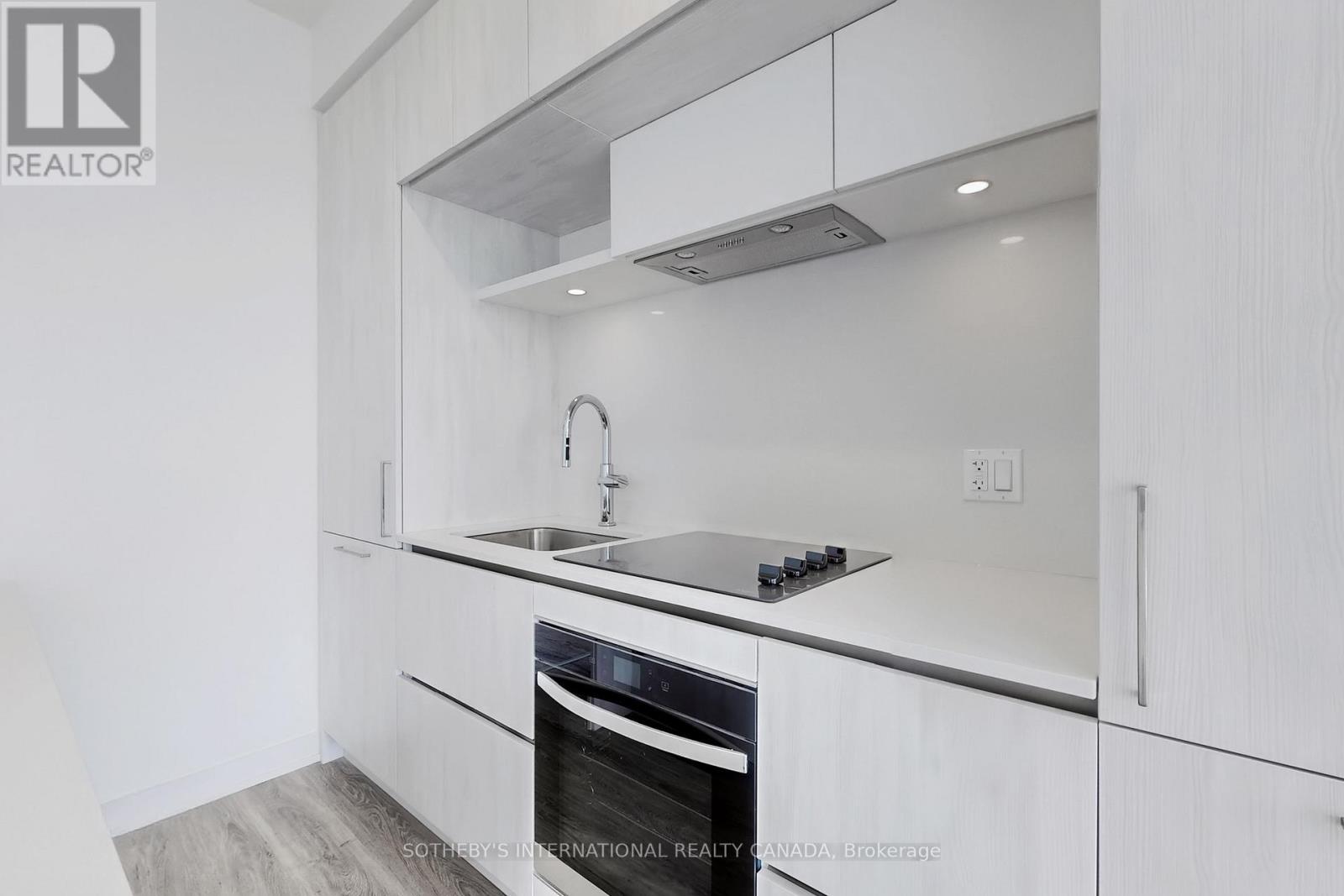 1130 - 2 David Eyer Road, Richmond Hill, Ontario  L4S 0N6 - Photo 2 - N13030400