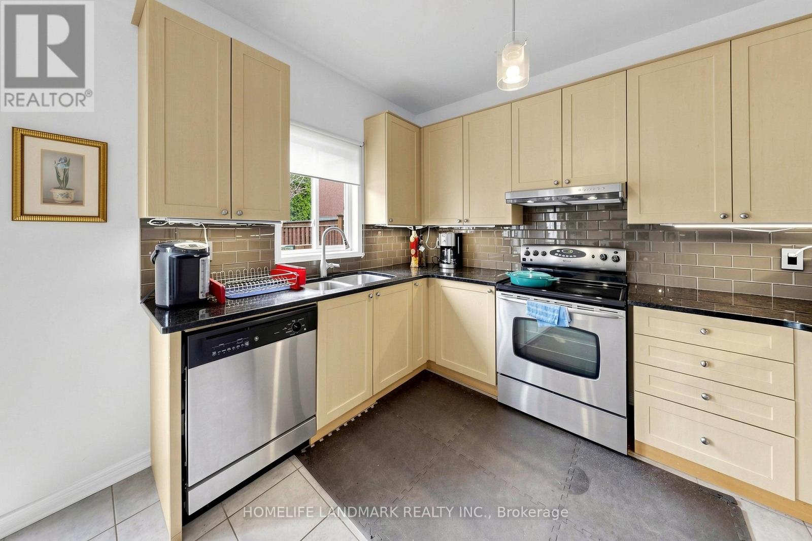 88 Barnwood Drive, Richmond Hill, Ontario  L4E 5A2 - Photo 11 - N13030436