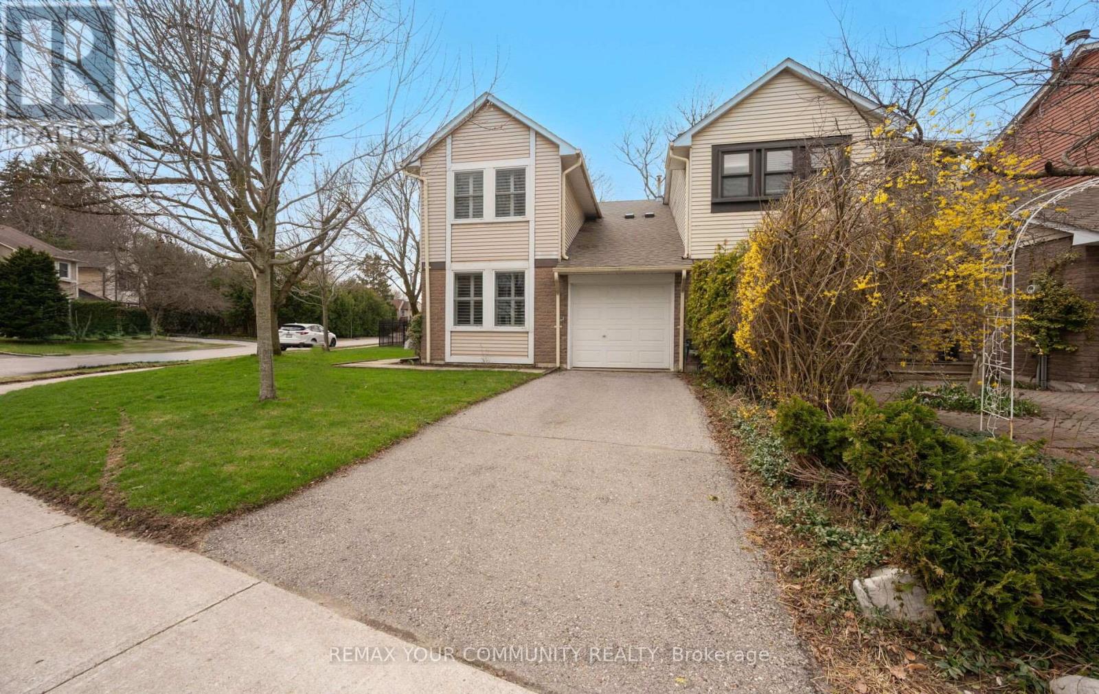 4 Sandusky Crescent, Aurora, Ontario  L4G 3N4 - Photo 2 - N13030450