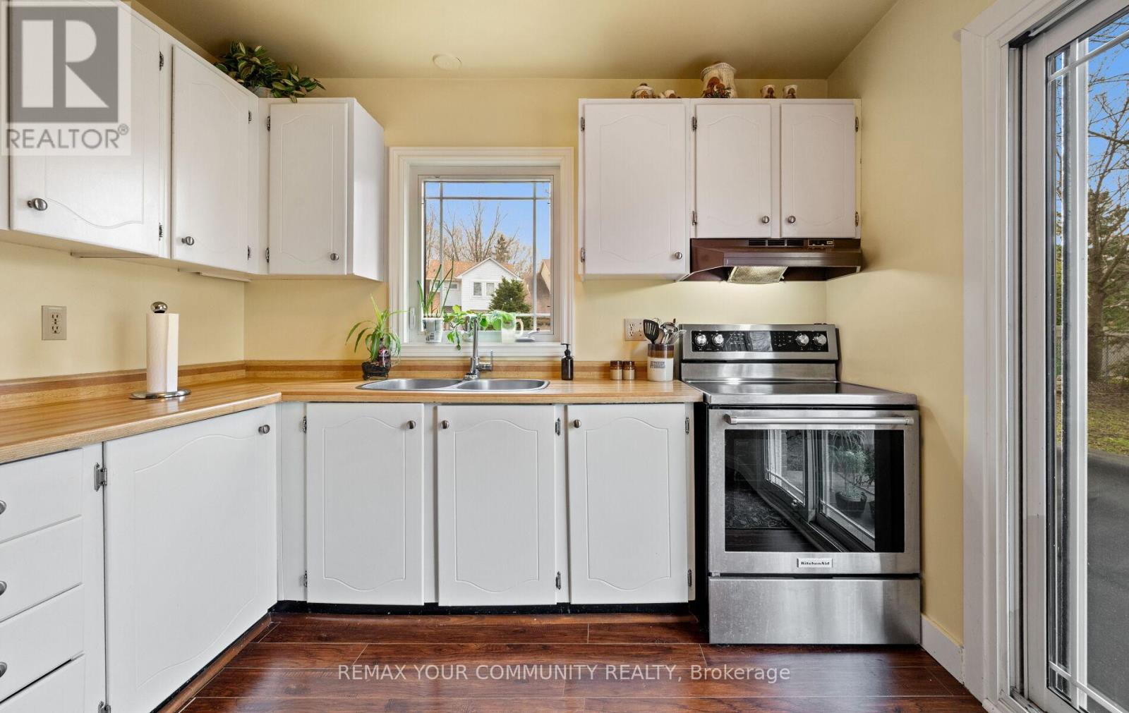 4 Sandusky Crescent, Aurora, Ontario  L4G 3N4 - Photo 6 - N13030450