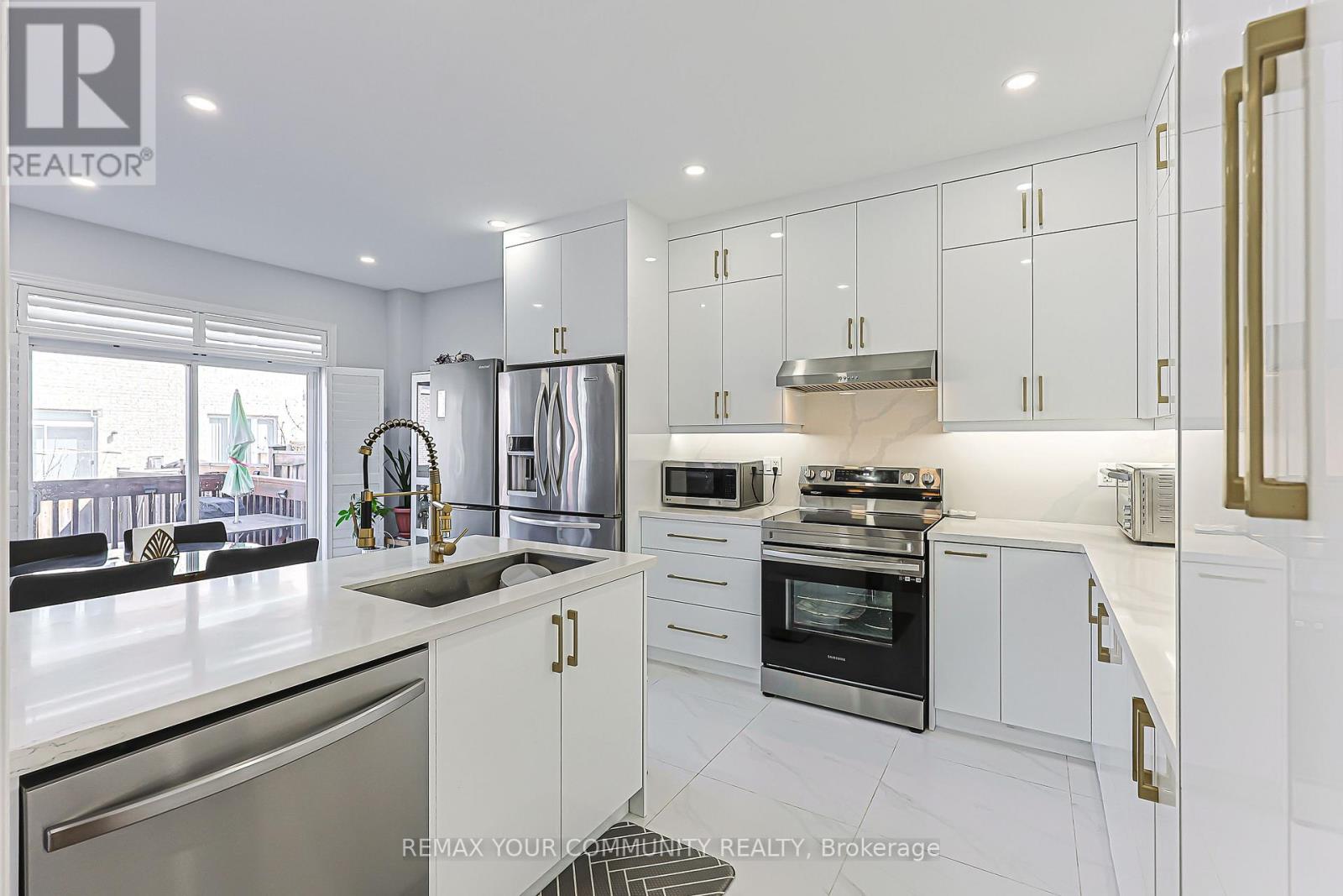 10 Hua Du Avenue, Markham (Berczy), Ontario  L6C 0S2 - Photo 6 - N13030484