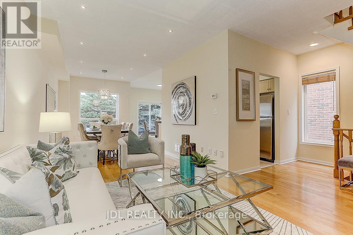 14 Zermatt Way, Markham, Ontario  L3R 5H9 - Photo 11 - N13030514