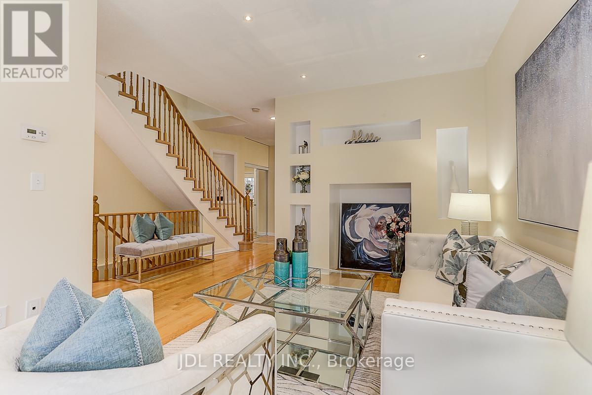 14 Zermatt Way, Markham, Ontario  L3R 5H9 - Photo 13 - N13030514