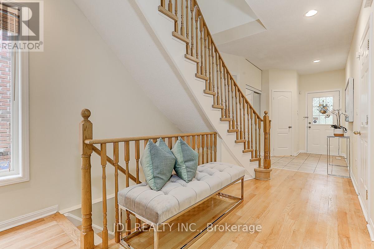 14 Zermatt Way, Markham, Ontario  L3R 5H9 - Photo 7 - N13030514