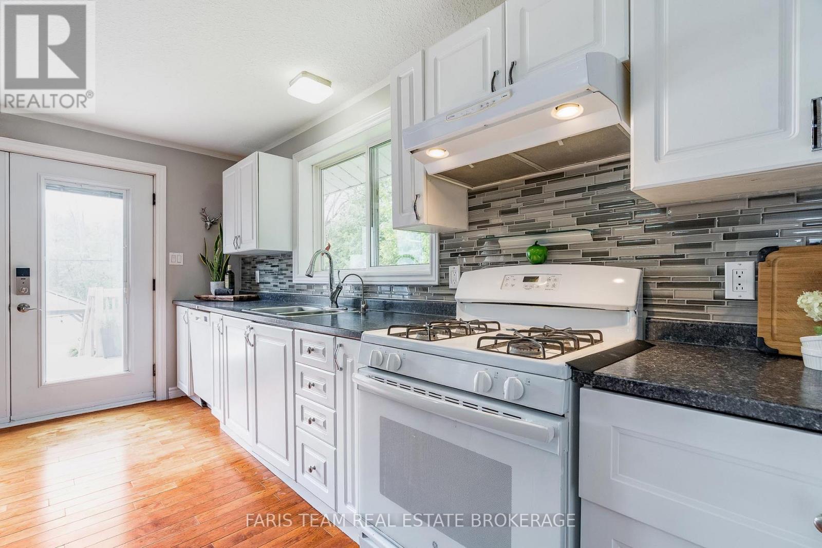 91 Park Street, Tay, Ontario  L0K 2A0 - Photo 10 - S13030430