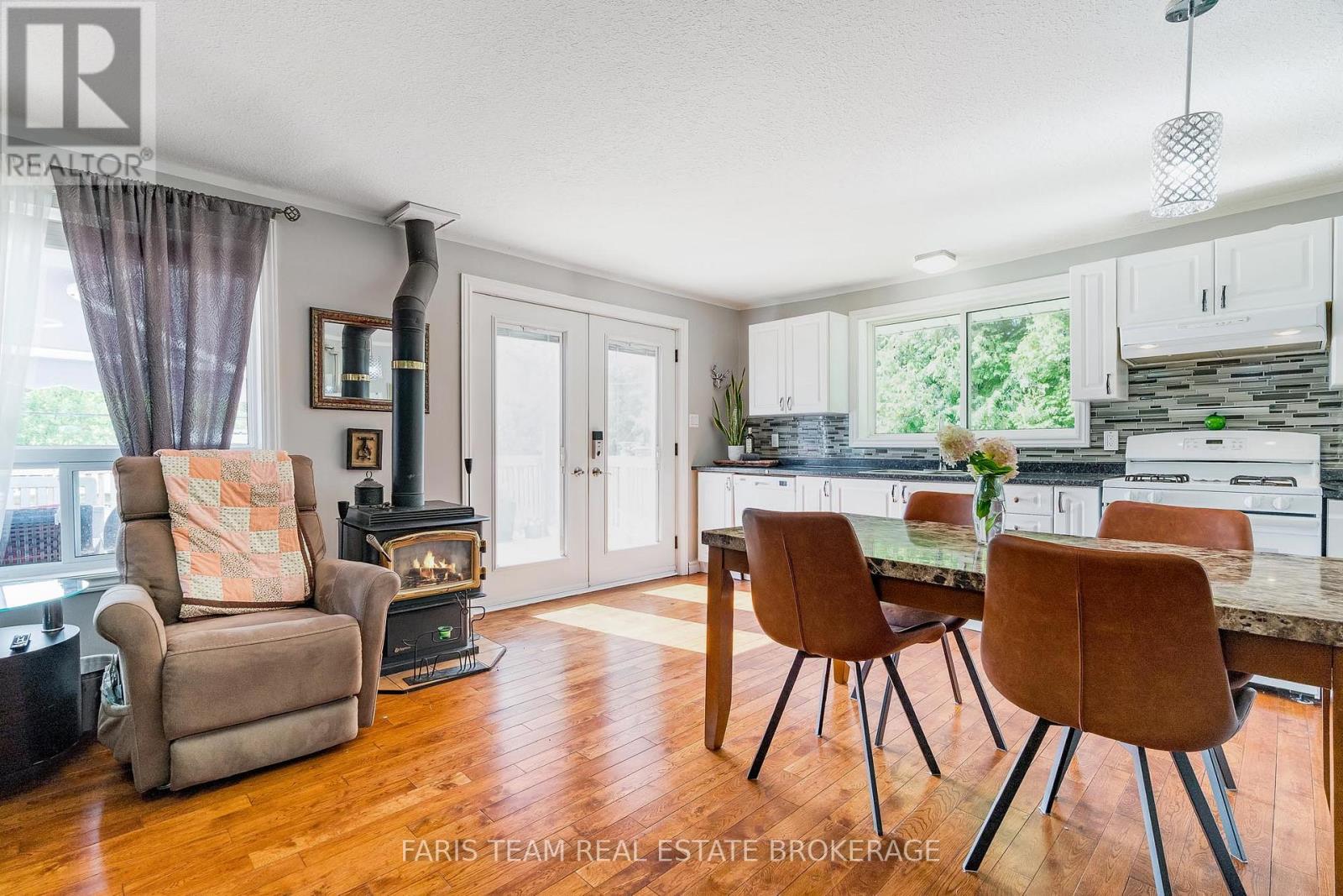 91 Park Street, Tay, Ontario  L0K 2A0 - Photo 11 - S13030430