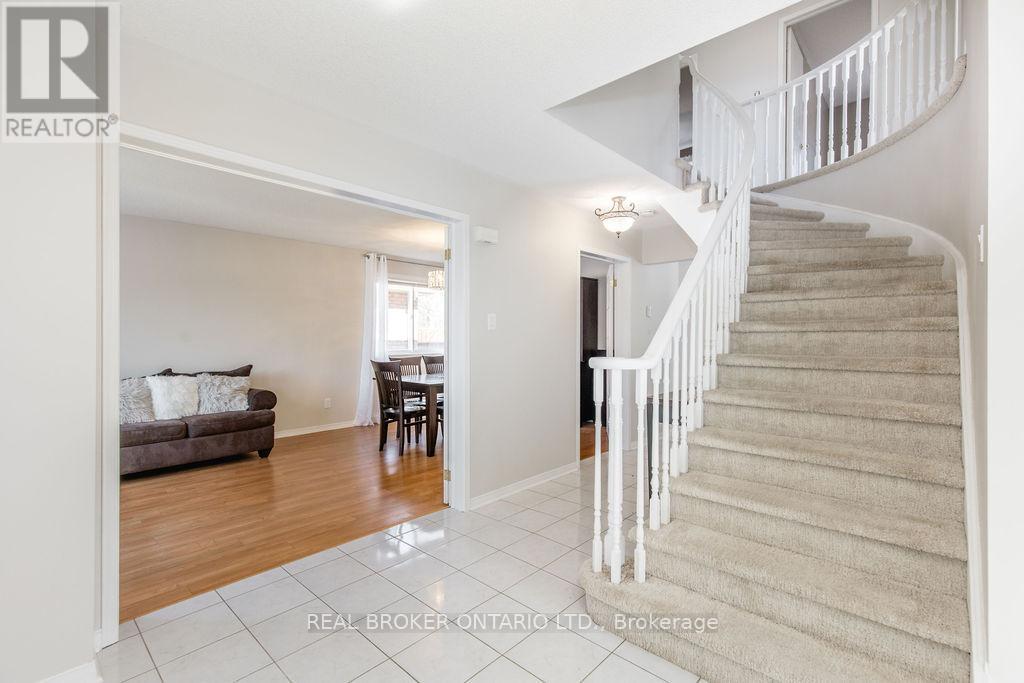 65 Benson Drive, Barrie, Ontario  L4N 7Y2 - Photo 4 - S13030578