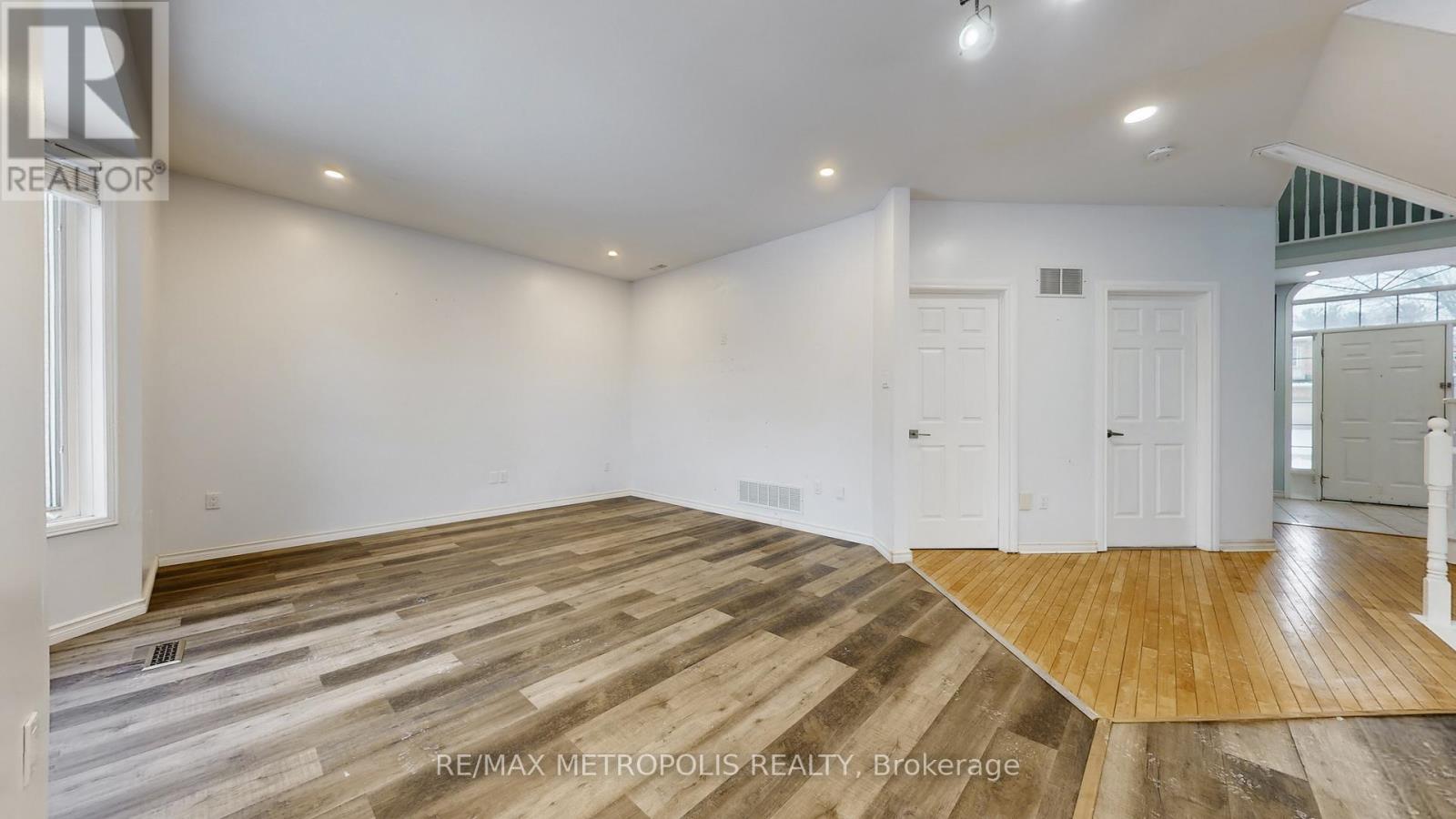 183 Valmont Court, Hamilton, Ontario  L9G 5A1 - Photo 12 - X13014066