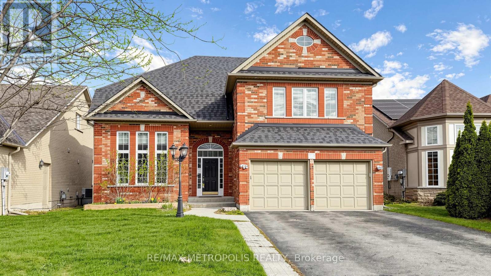 183 VALMONT COURT, Hamilton, Ontario