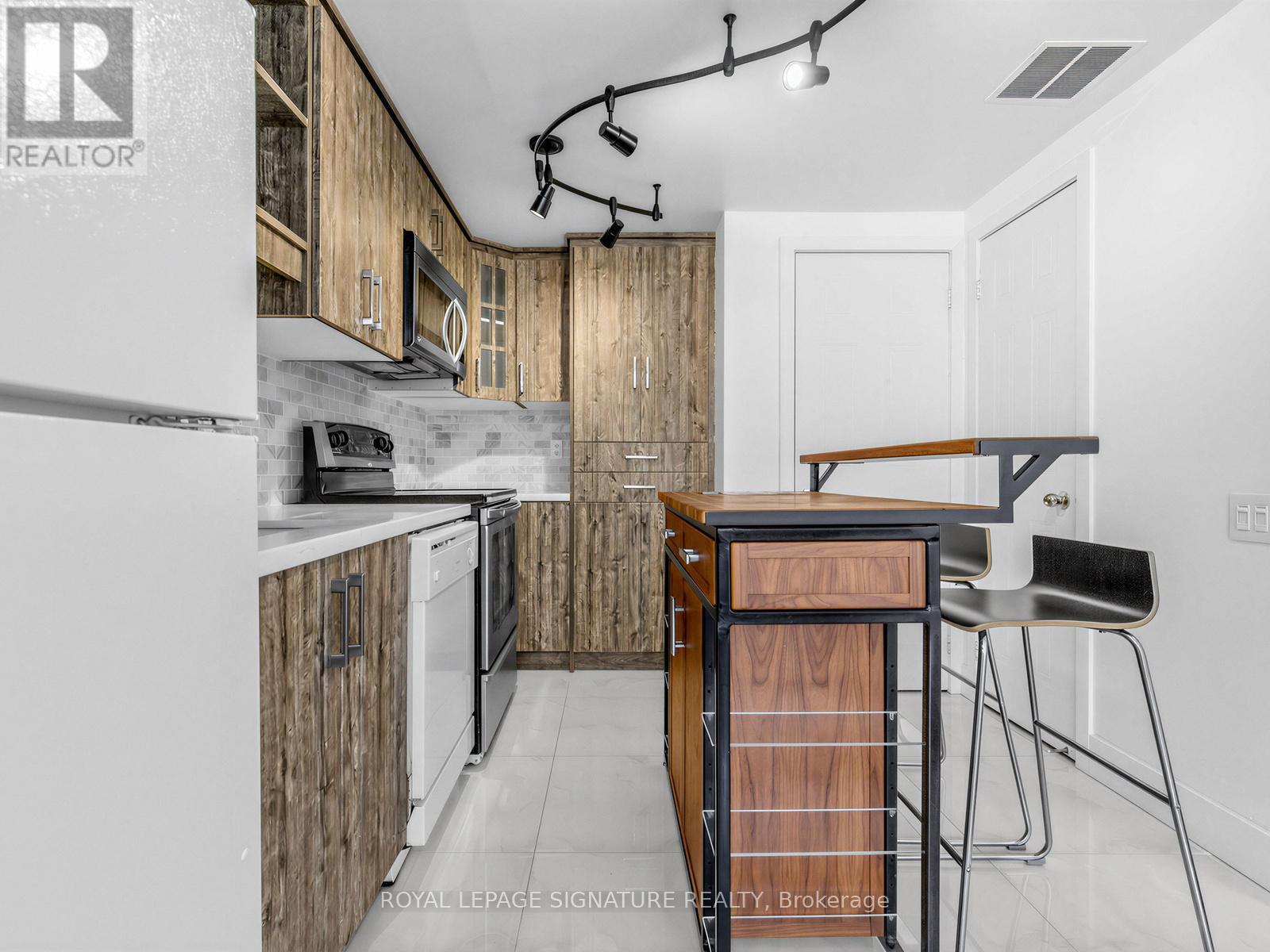 121 - 760 Lawrence Avenue W, Toronto, Ontario  M6A 3E7 - Photo 8 - W13030382