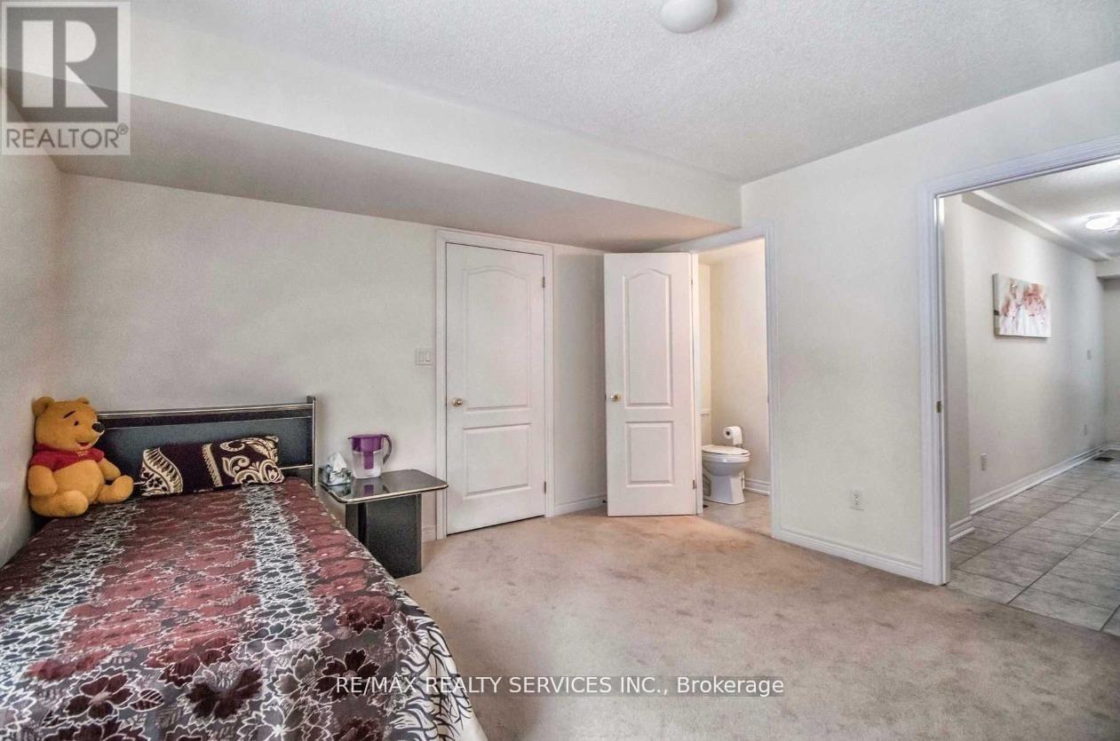 10 Rabbit Run Way, Brampton, Ontario  L6Z 0B4 - Photo 4 - W13030416