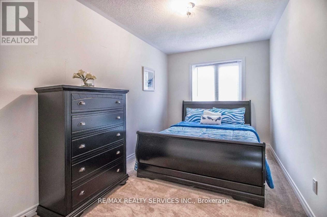 10 Rabbit Run Way, Brampton, Ontario  L6Z 0B4 - Photo 5 - W13030416