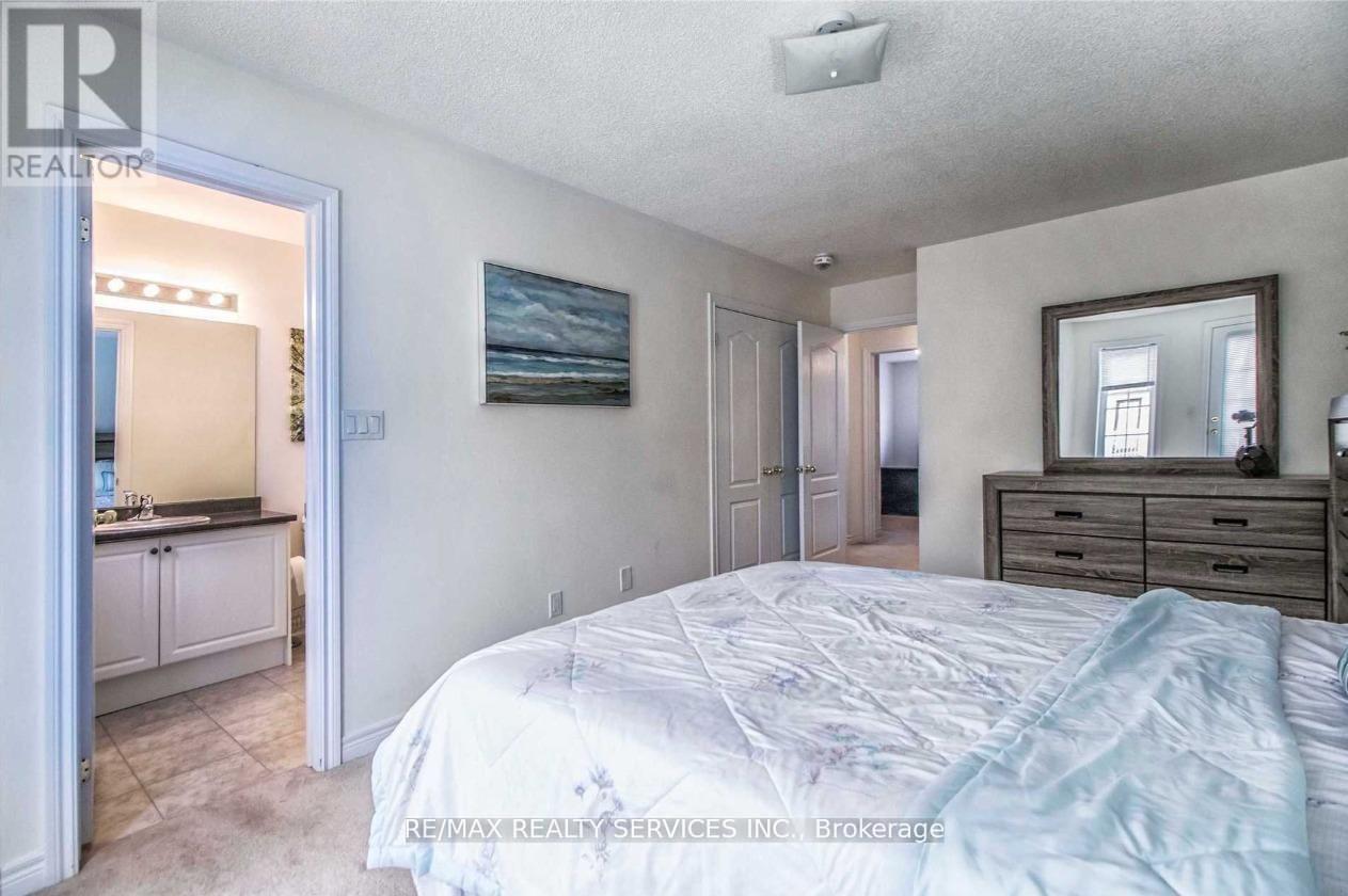 10 Rabbit Run Way, Brampton, Ontario  L6Z 0B4 - Photo 8 - W13030416