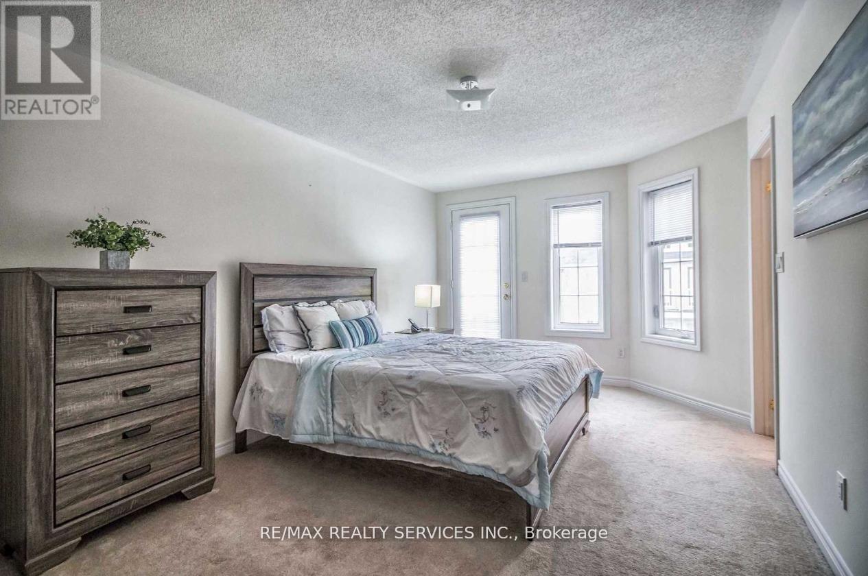 10 Rabbit Run Way, Brampton, Ontario  L6Z 0B4 - Photo 9 - W13030416