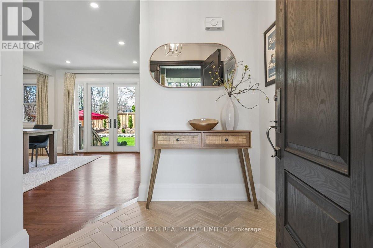 1613 Wembury Road, Mississauga, Ontario  L5J 2L8 - Photo 3 - W13030418