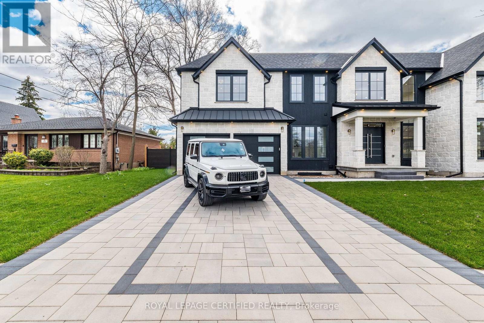 1404 Waverly Avenue Sw, Oakville, Ontario  L6L 2S3 - Photo 4 - W13030482