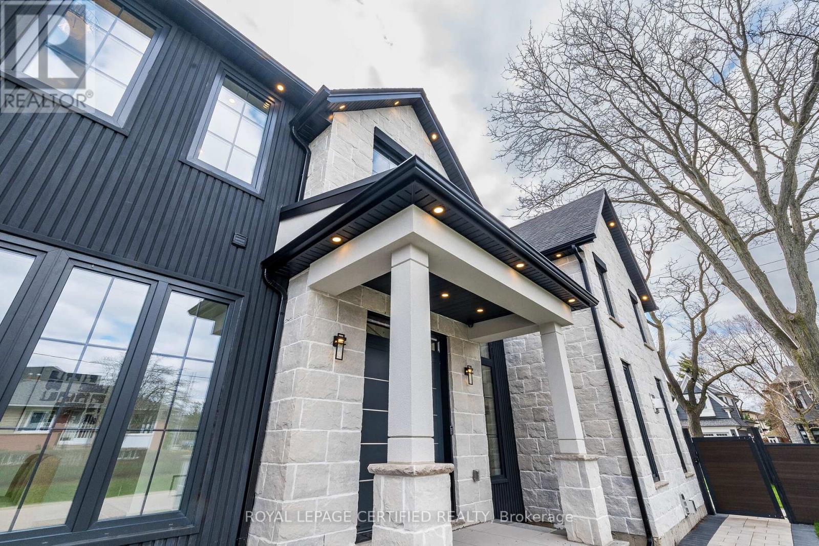 1404 Waverly Avenue Sw, Oakville, Ontario  L6L 2S3 - Photo 5 - W13030482