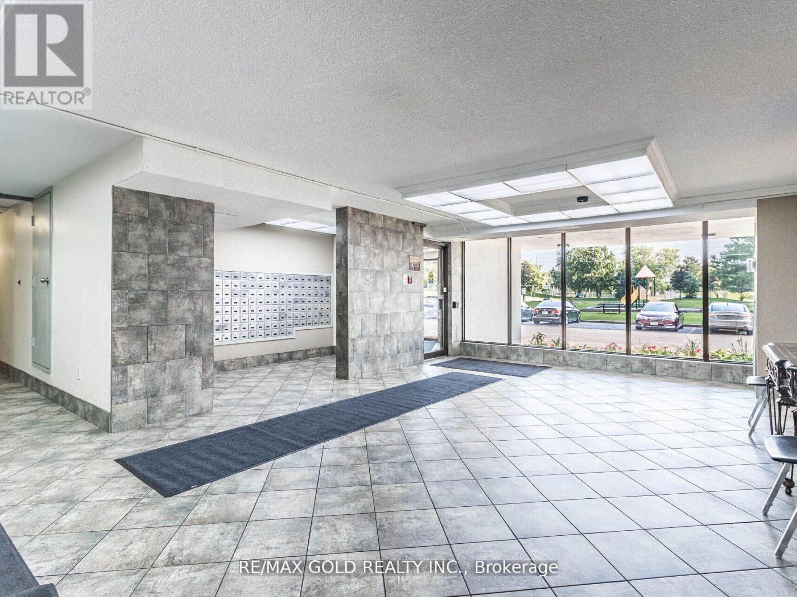 404 - 18 Knightsbridge Road, Brampton, Ontario  L6T 3X5 - Photo 2 - W13030614