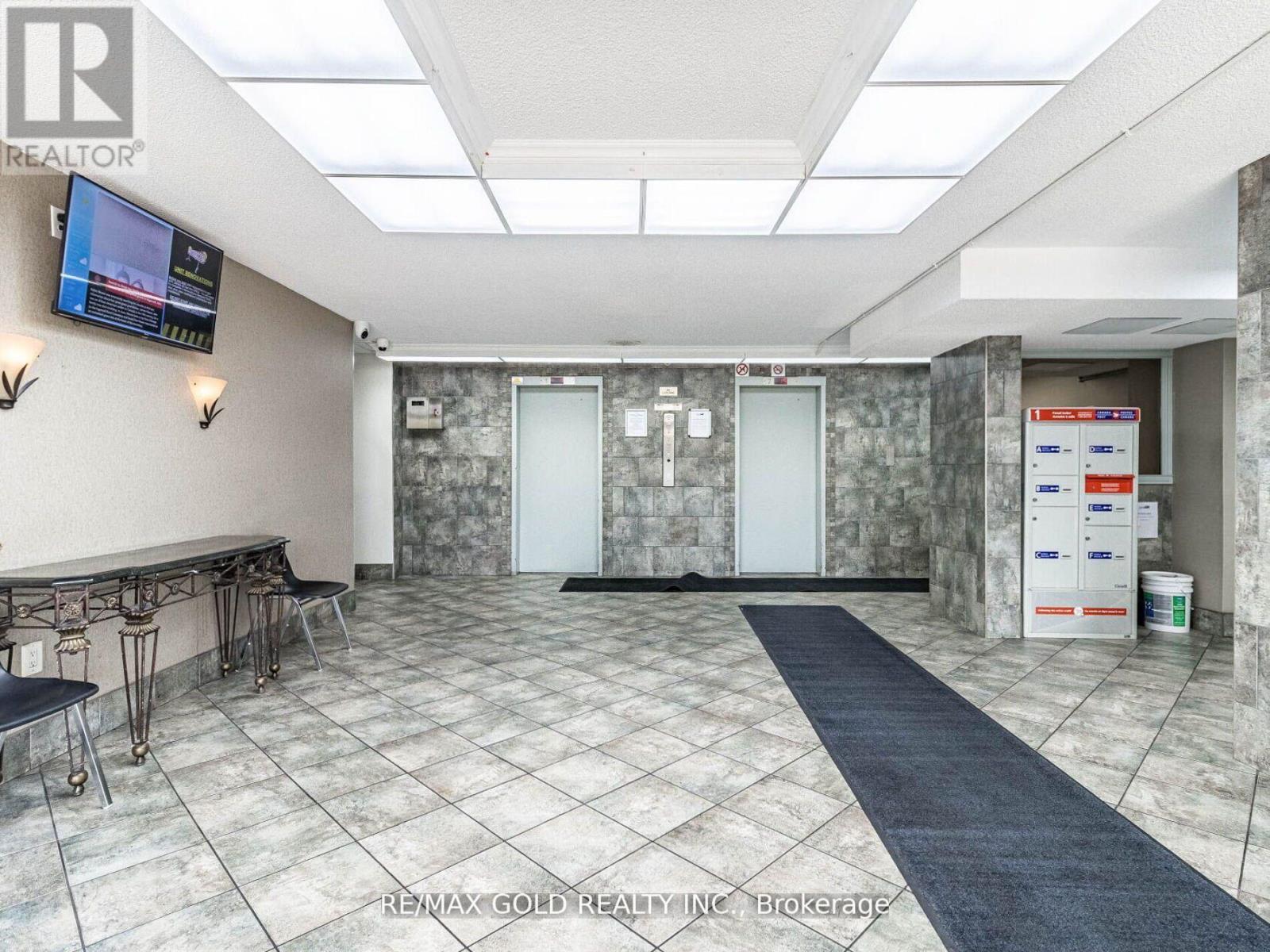 404 - 18 Knightsbridge Road, Brampton, Ontario  L6T 3X5 - Photo 3 - W13030614