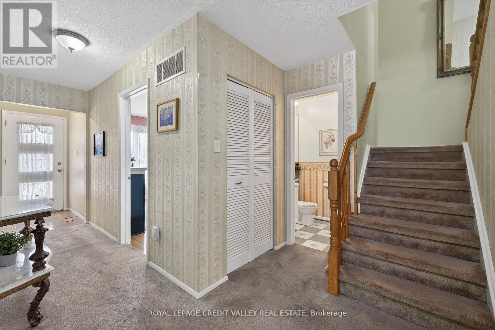 2305 Delkus Crescent, Mississauga, Ontario  L5A 1K8 - Photo 2 - W13030618