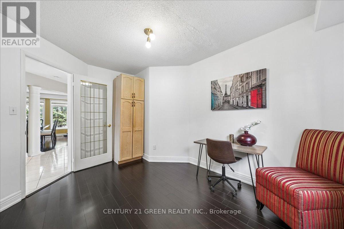 1031 Blueheron Boulevard, Mississauga, Ontario  L5V 2J8 - Photo 12 - W13030626