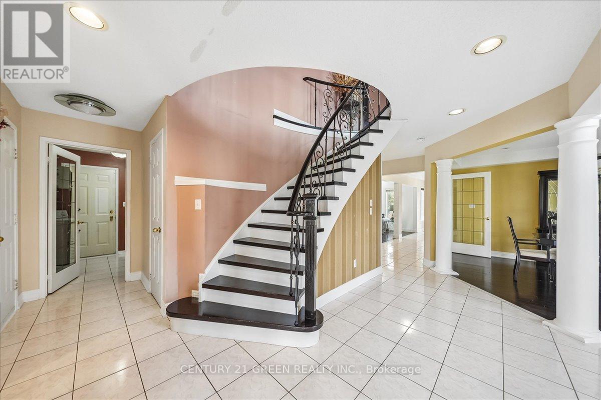 1031 Blueheron Boulevard, Mississauga, Ontario  L5V 2J8 - Photo 7 - W13030626