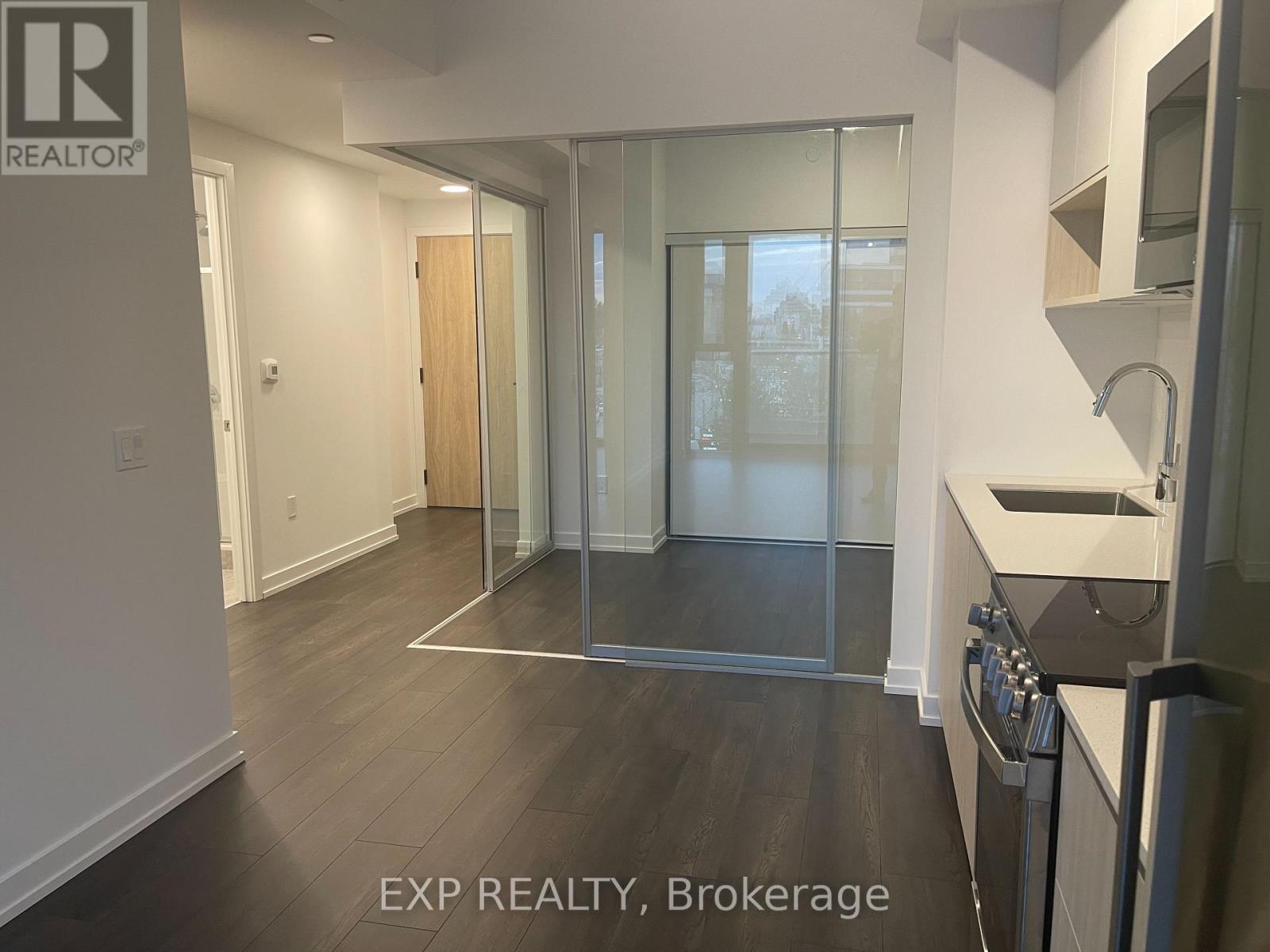 521 - 799 THE QUEENSWAY, Toronto, Ontario