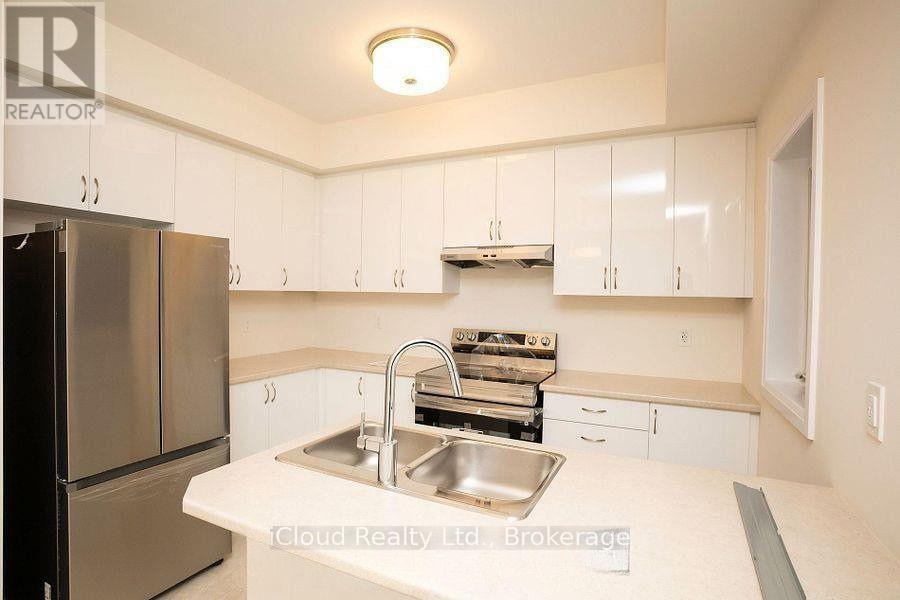 84 Fieldridge Crescent, Brampton, Ontario  L6R 0C2 - Photo 4 - W13030640