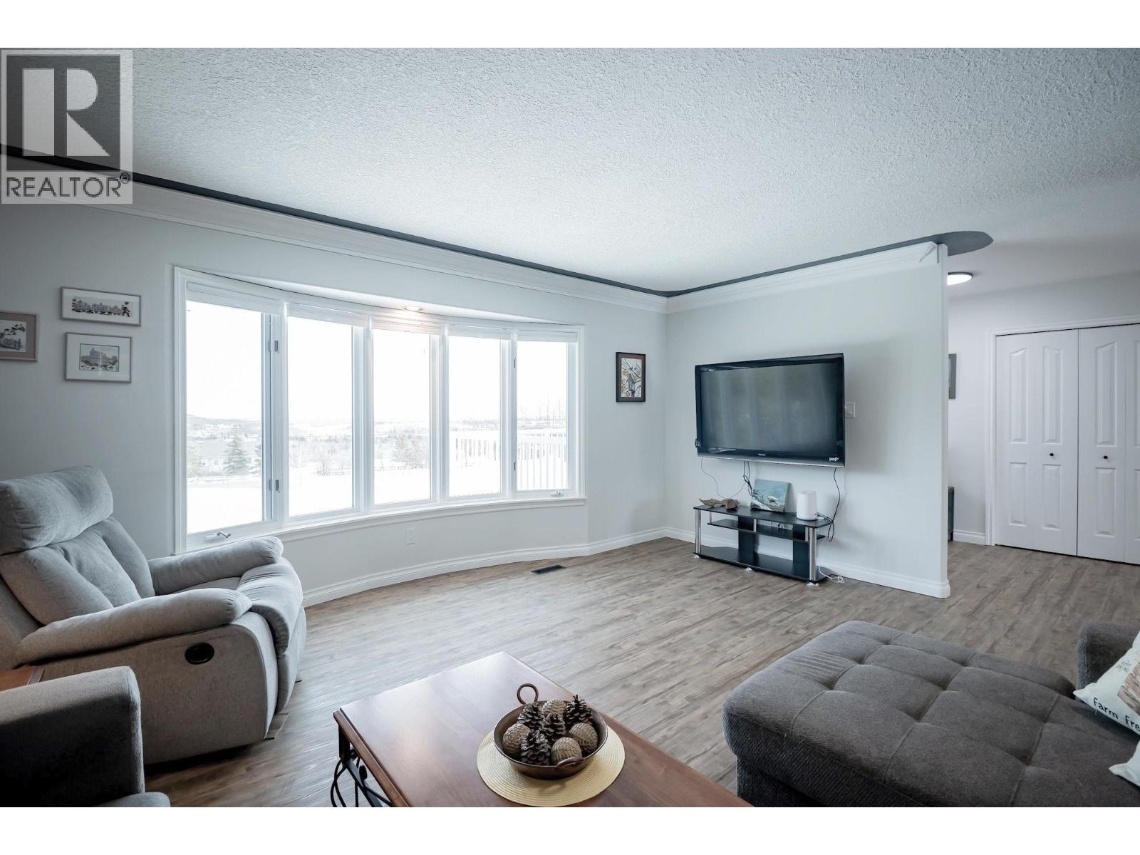 12903 Agnes Lane, Charlie Lake, British Columbia  V0C 1H0 - Photo 10 - R3113528