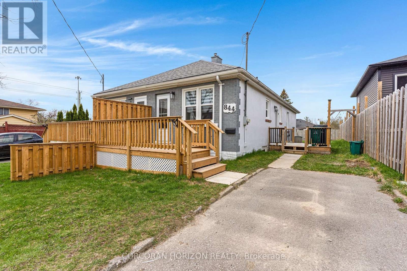 844 Stirling Avenue S, Kitchener, Ontario  N2M 3K3 - Photo 2 - X13030374